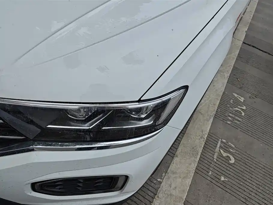 Volkswagen T-ROC exploring Songs