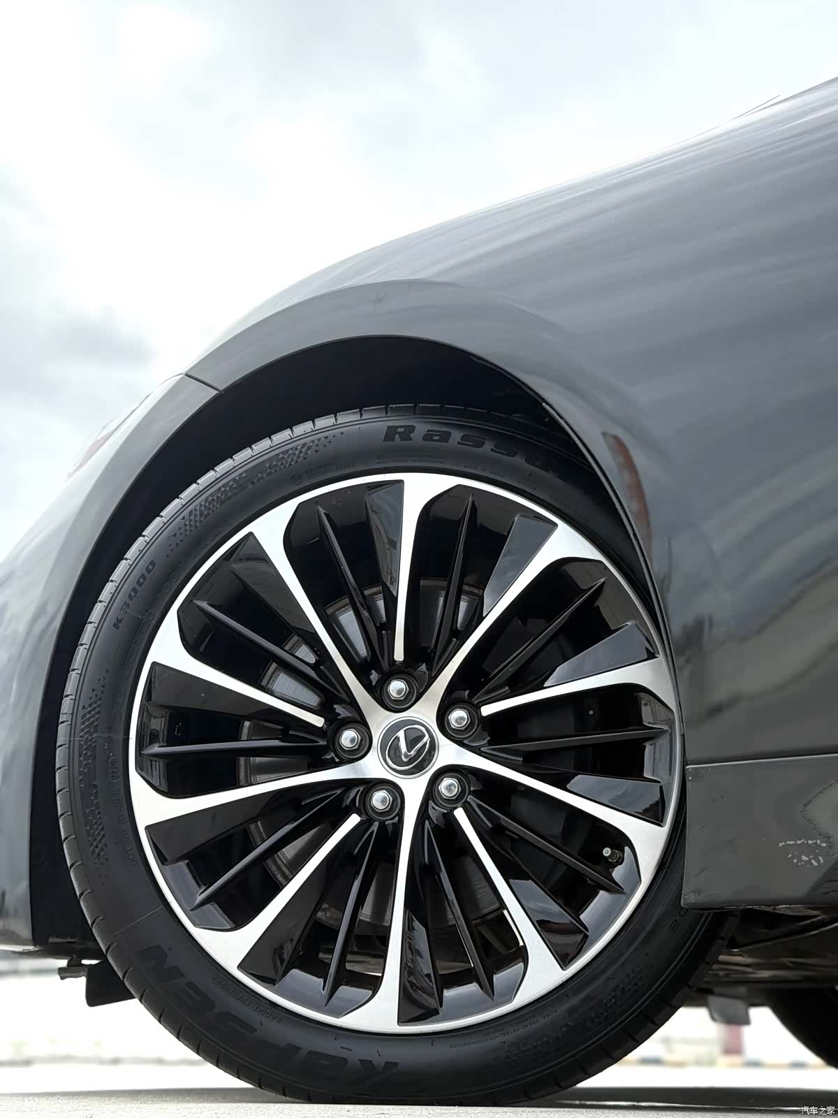 Lexus LS, 2022 16