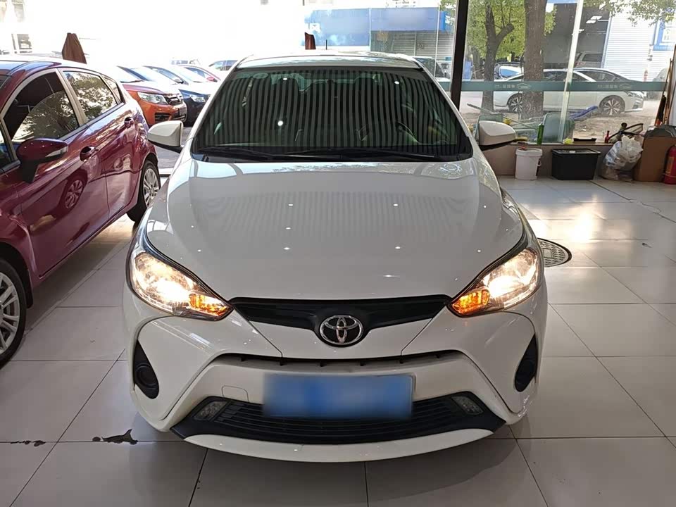 Toyota YARiS L to enjoy