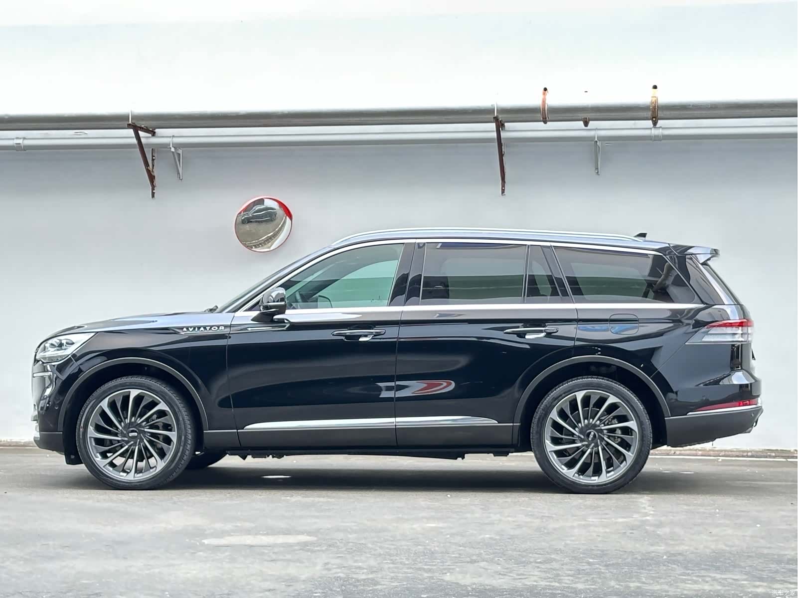 Lincoln Aviator, 2022 4