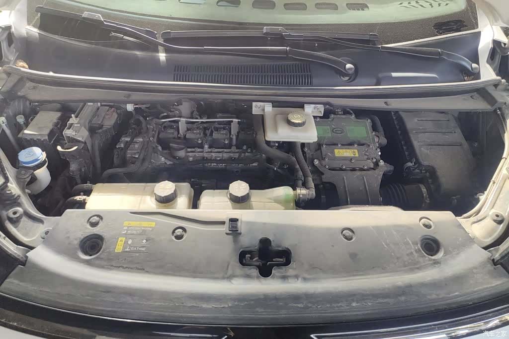 Trumpchi E8, 2025 10
