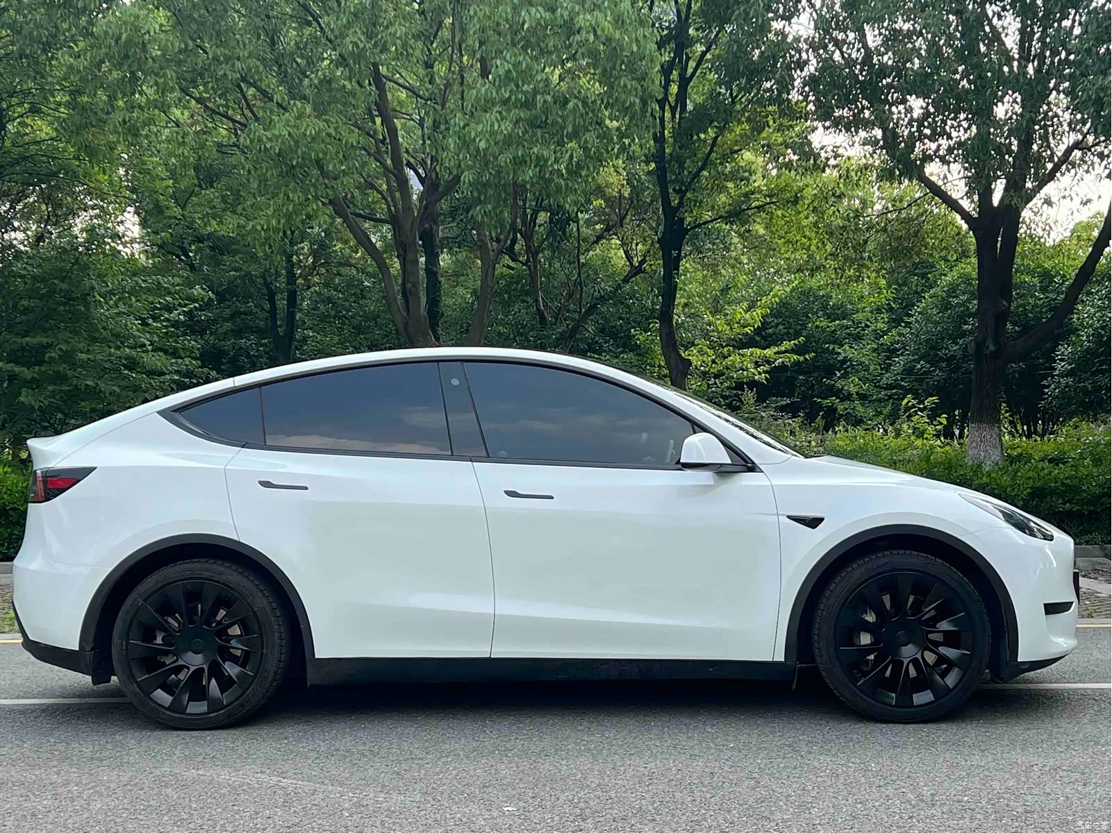 Tesla Model Y, 2023 4