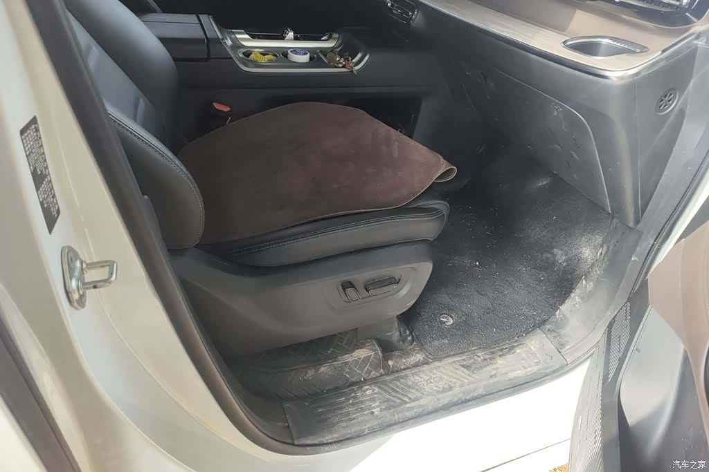 Trumpchi E8, 2025 8
