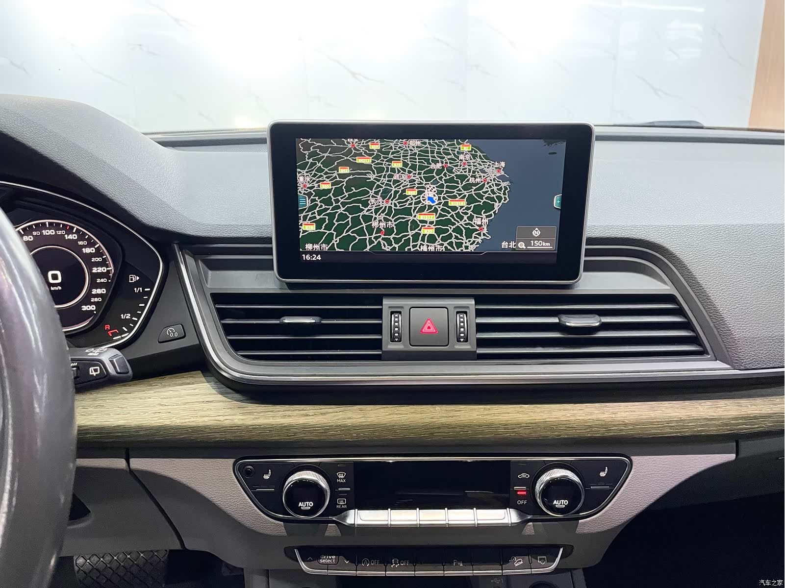 Audi Q5L, 2019 11