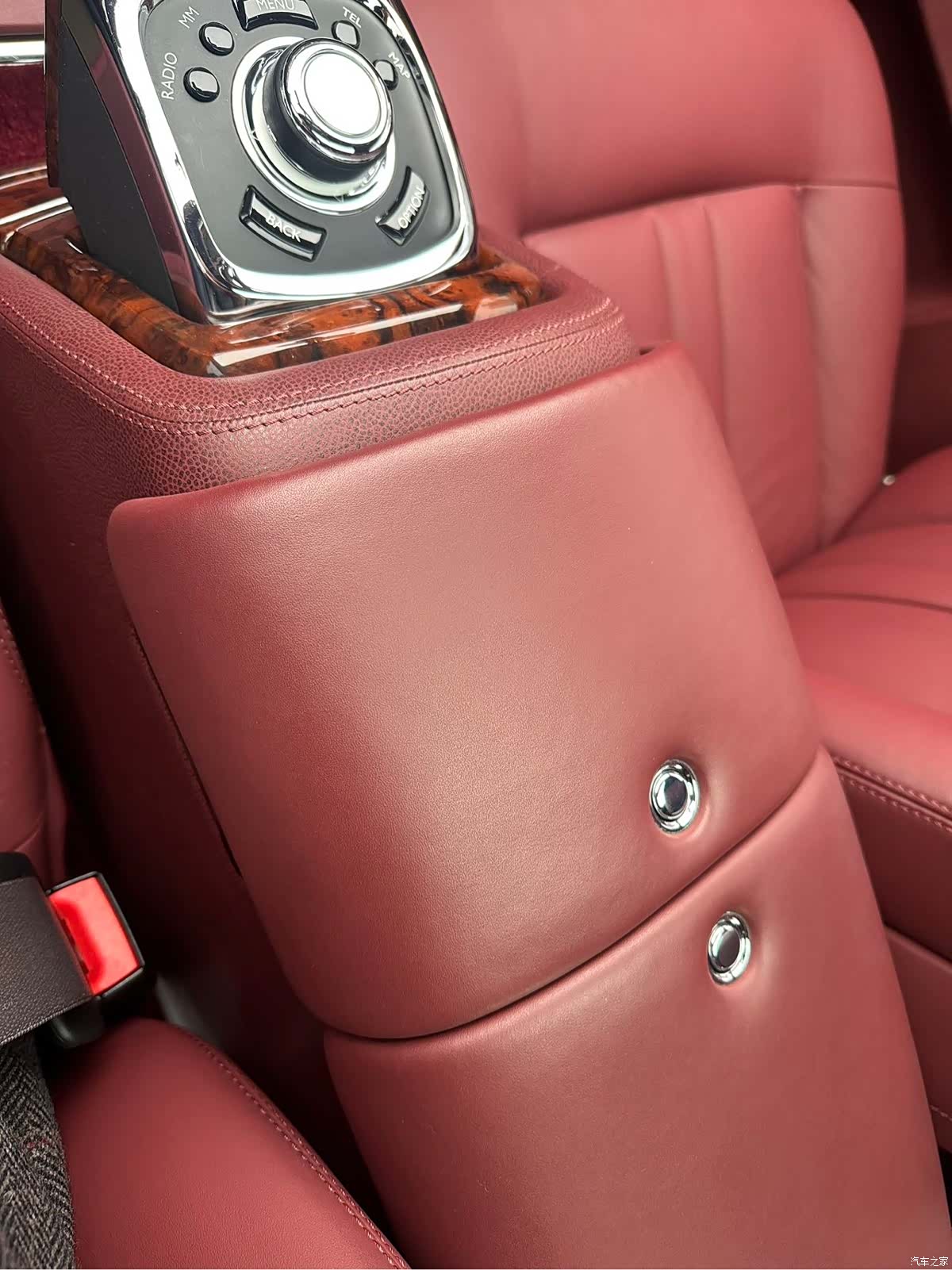 Rolls-Royce Phantom, 2015 9