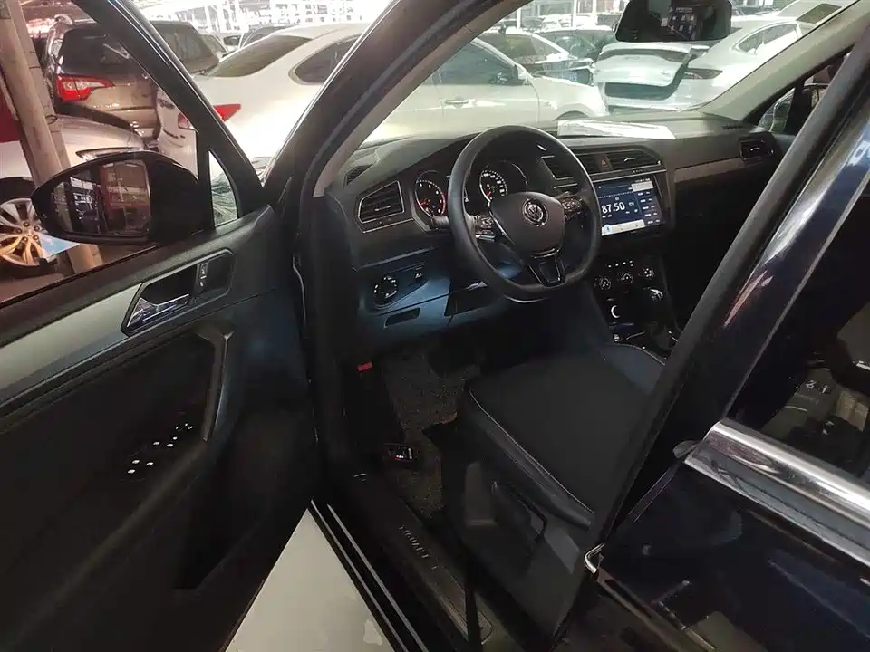 Volkswagen Tiguan L
