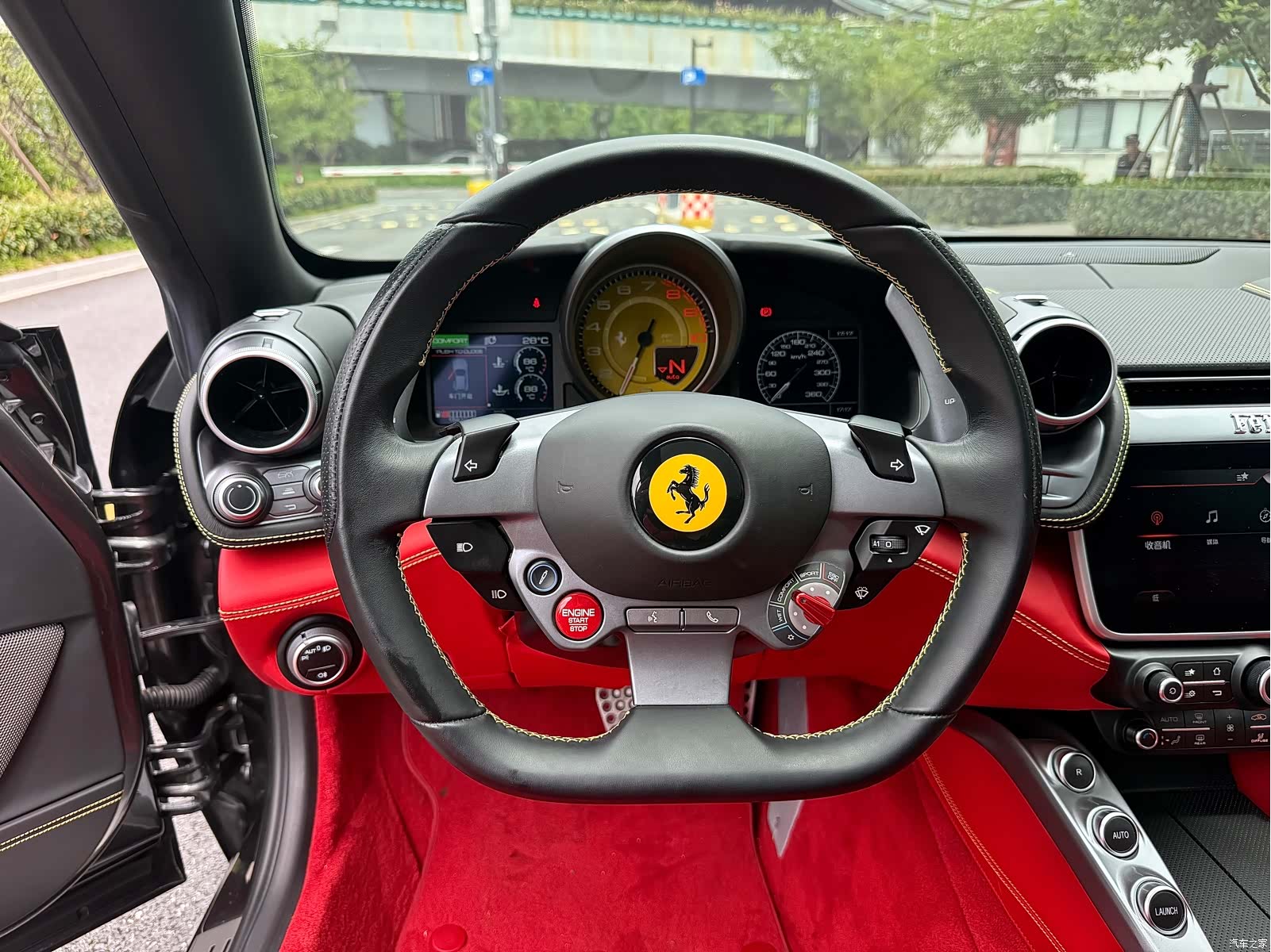 Ferrari GTC4Lus, 2020 9