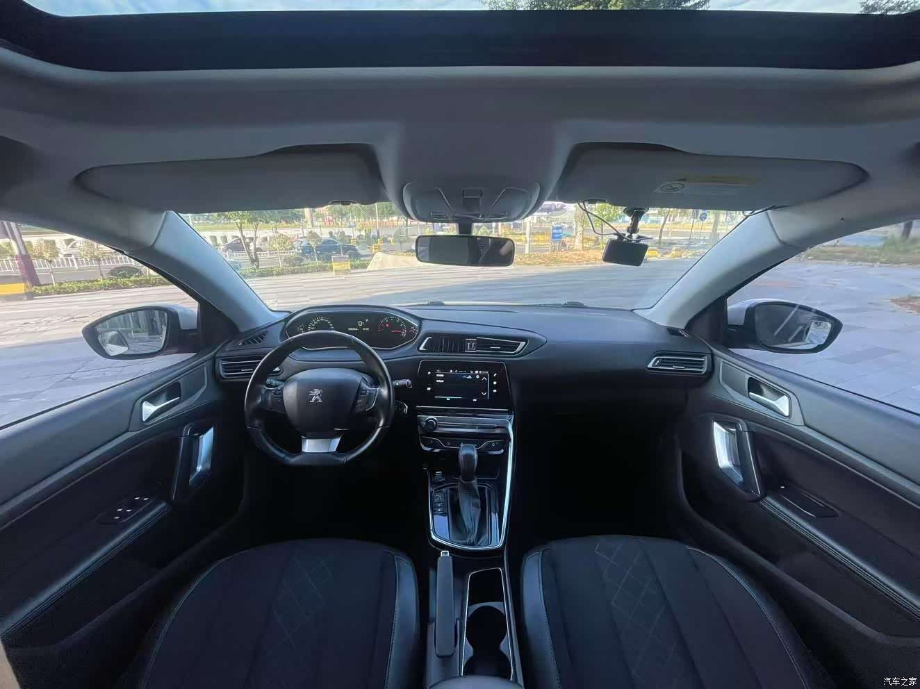 Peugeot 308, 2017 все фото