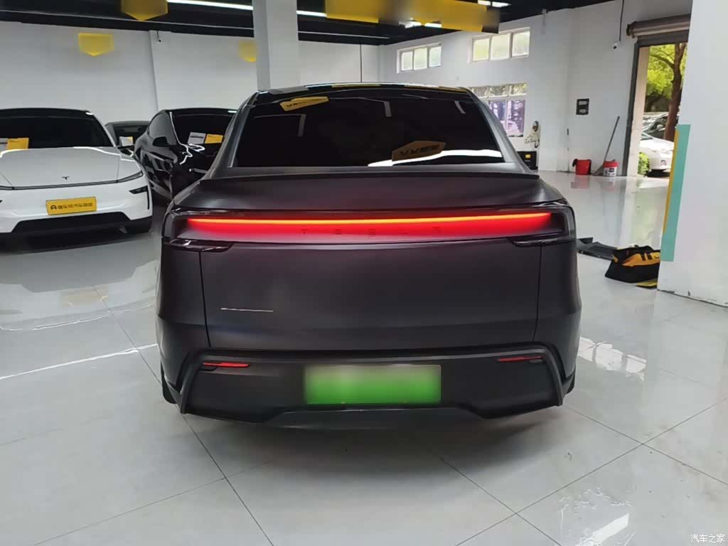 Tesla Model Y, 2025 4