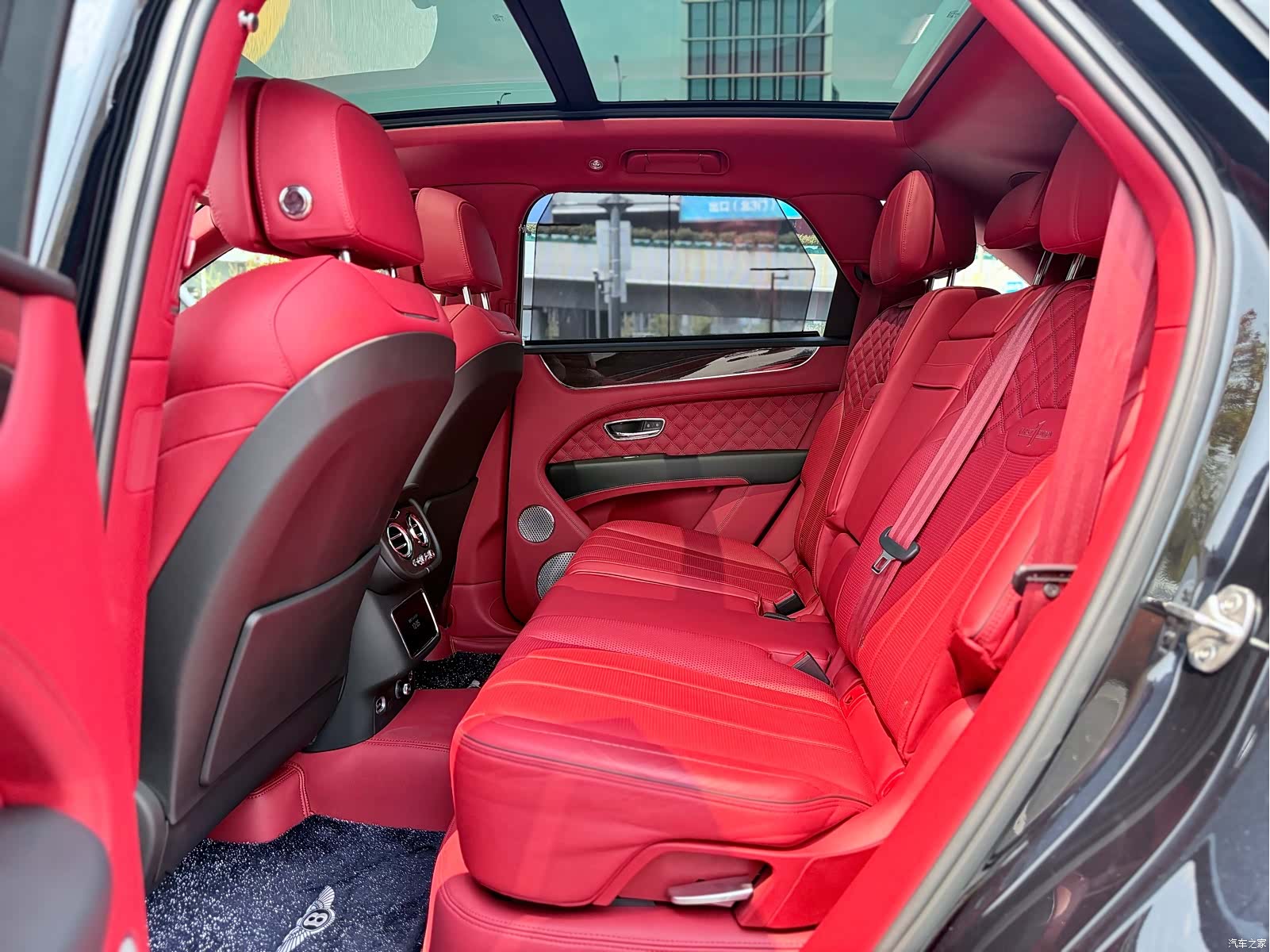 Bentley Bentayga, 2020 14