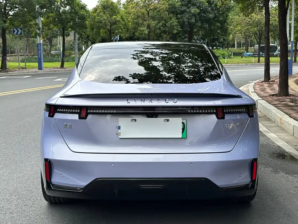 Lynk & Co 07 EM-P
