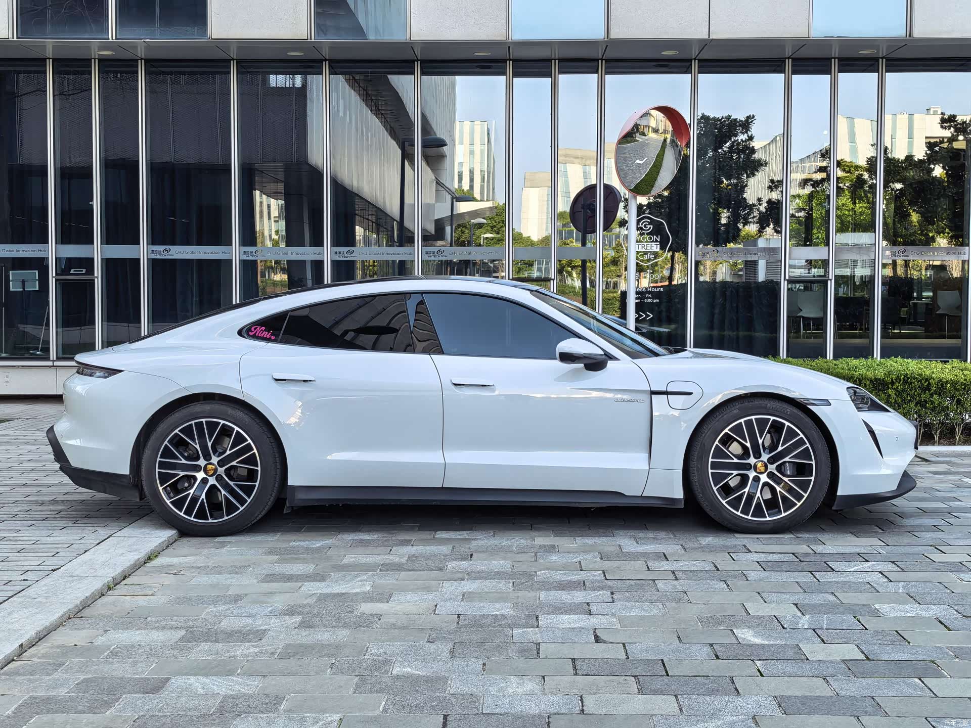 Porsche Taycan, 2023 все фото