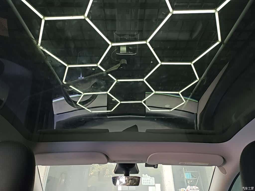 Tesla Model Y, 2023 18