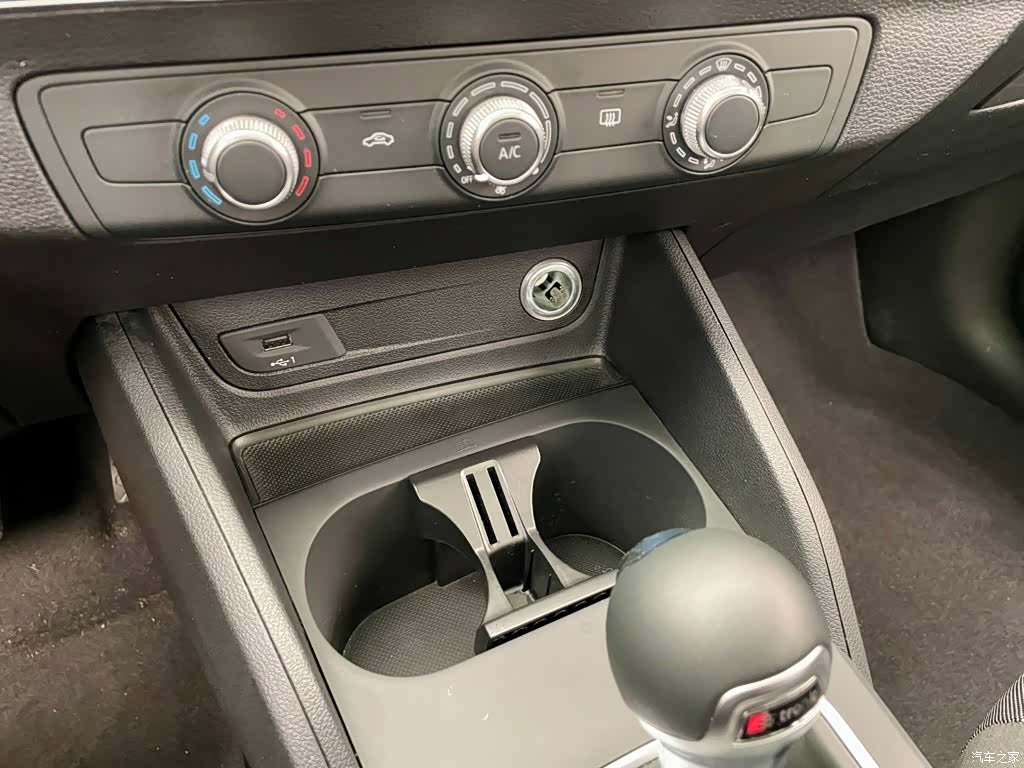 Audi Q2L, 2021 11