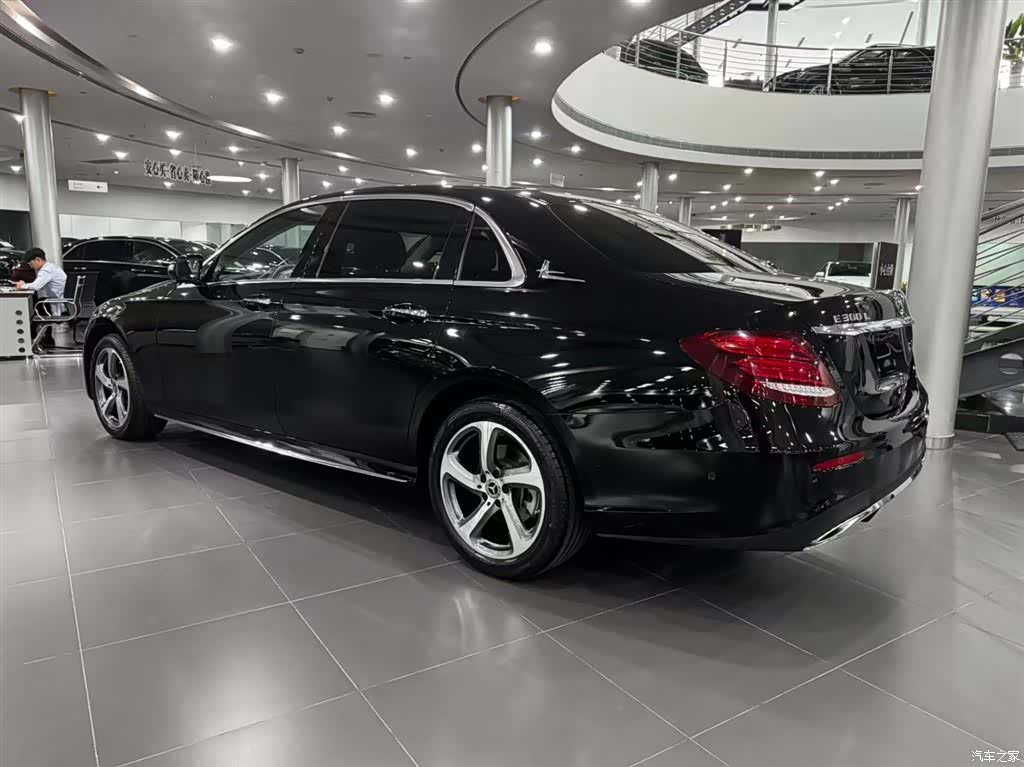 Mercedes-Benz E-Class, 2019 3