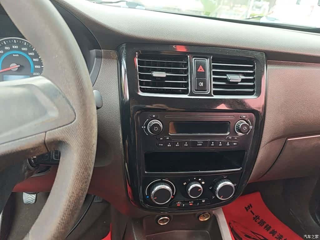 Wuling V, 2017 13