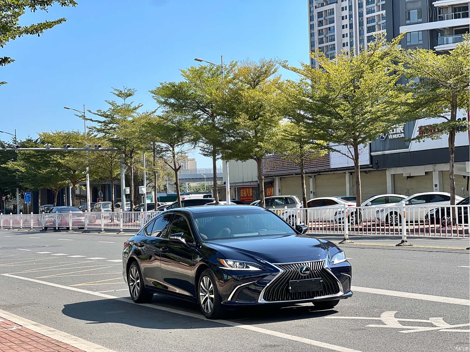 Lexus ES, 2021 3