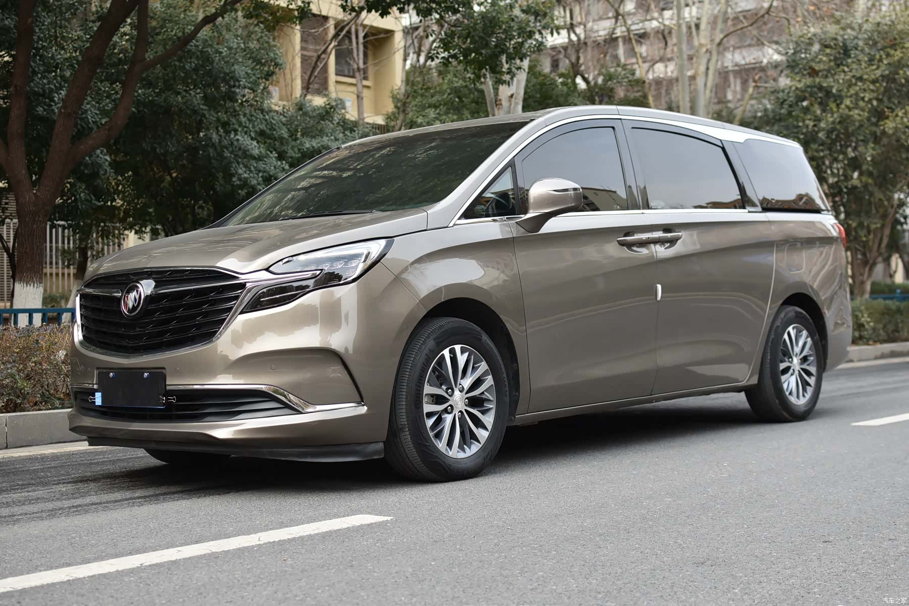 Buick GL8, 2021 3