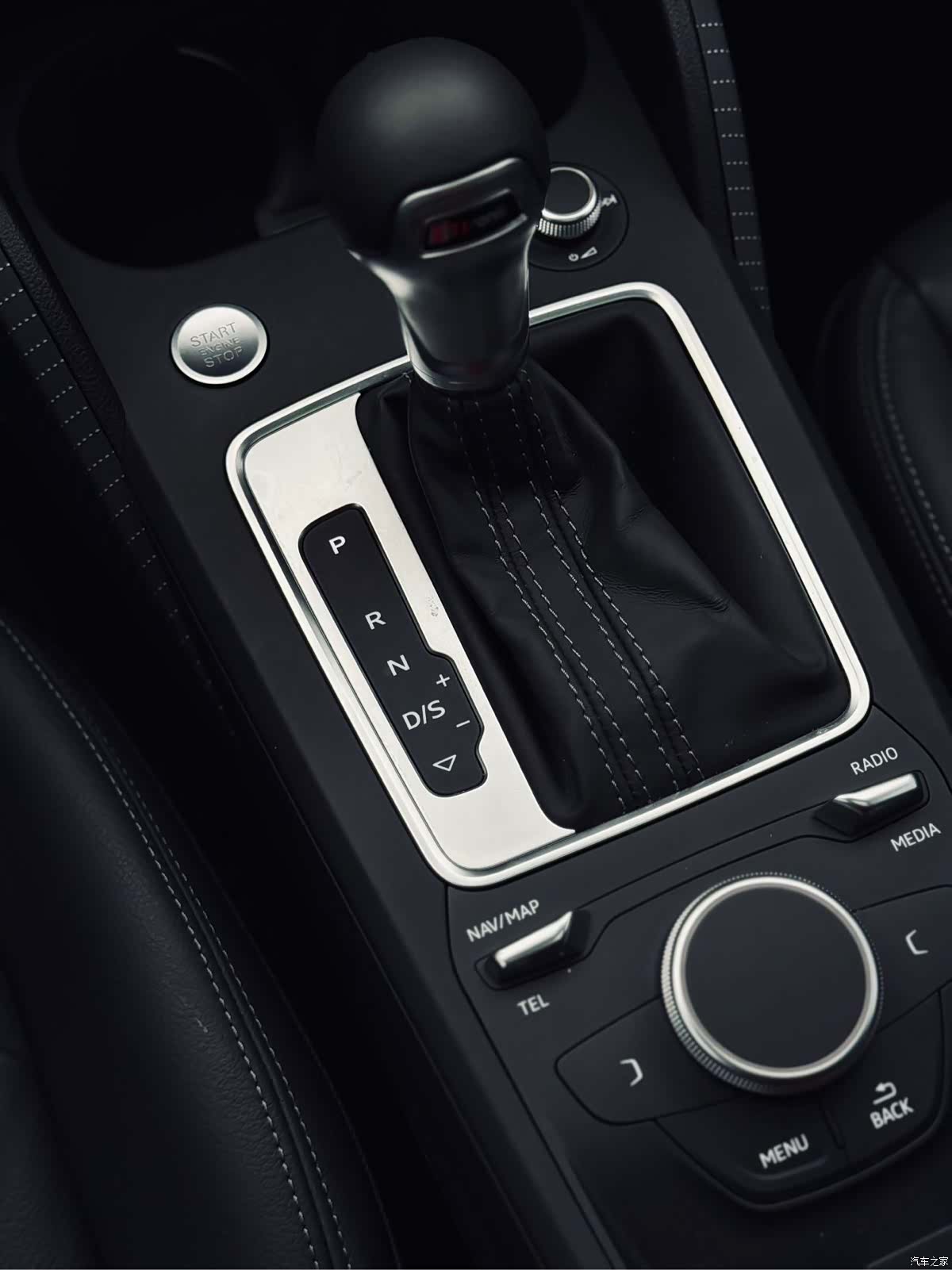 Audi Q2L, 2024 6