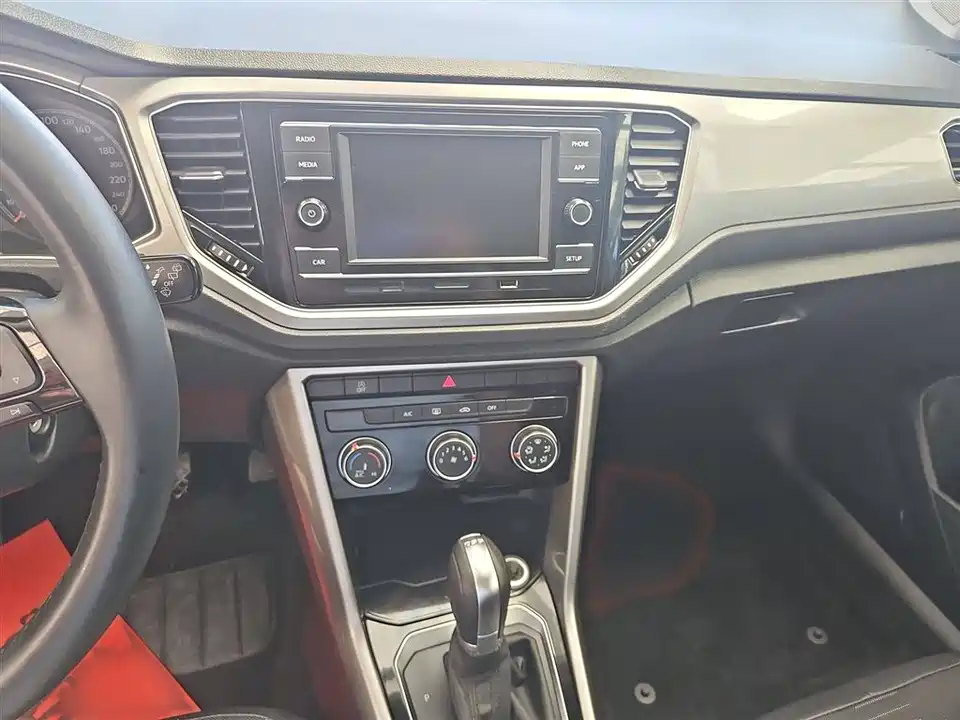 Volkswagen T-ROC exploring Songs
