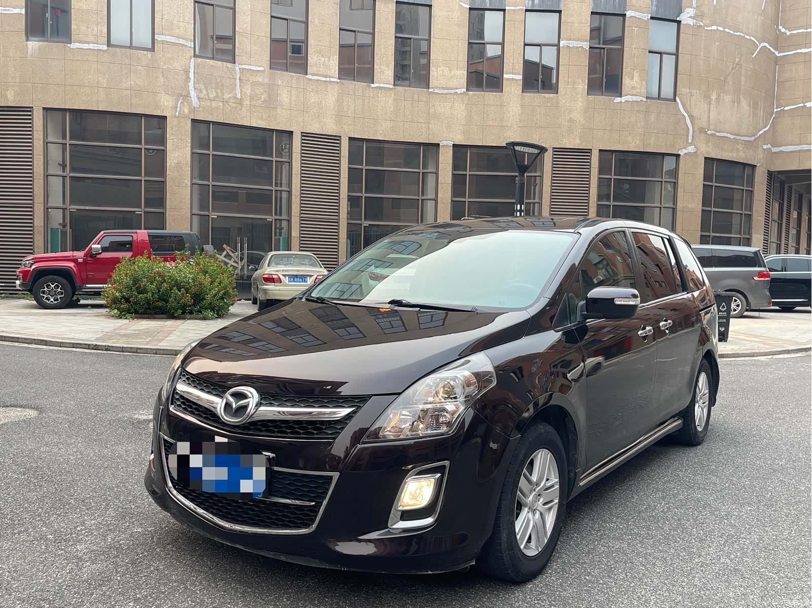 Mazda 8, 2015 1