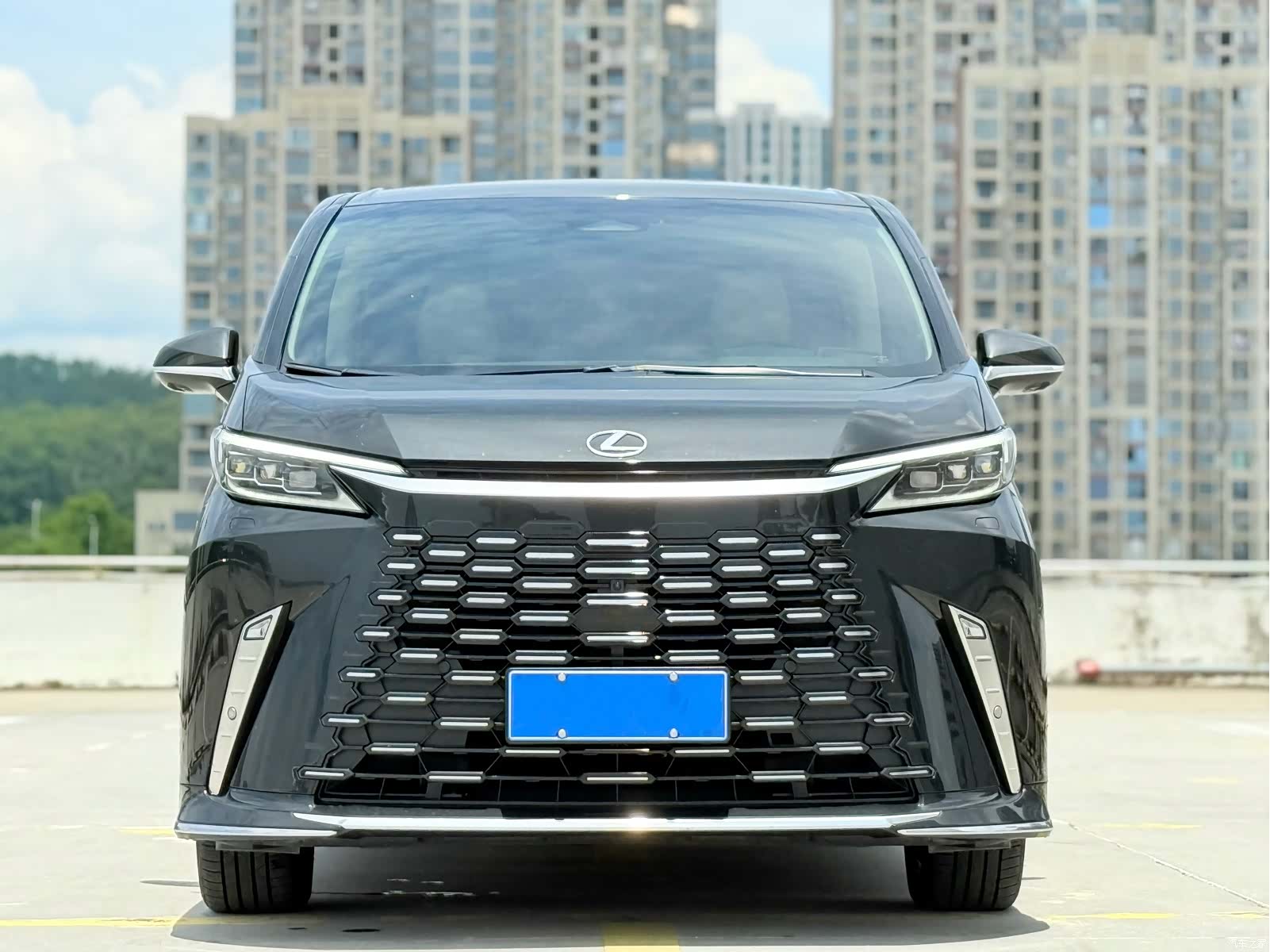 Lexus LM, 2024 2