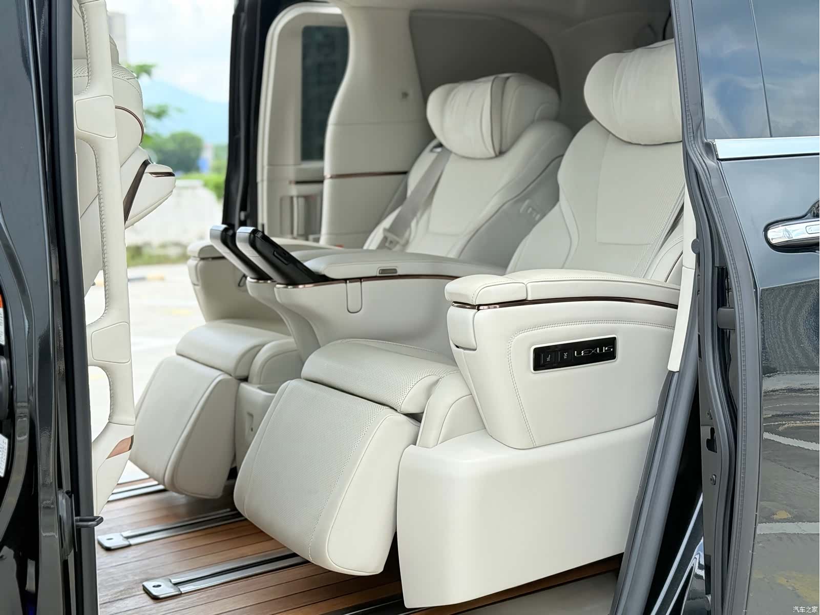 Lexus LM, 2024 все фото