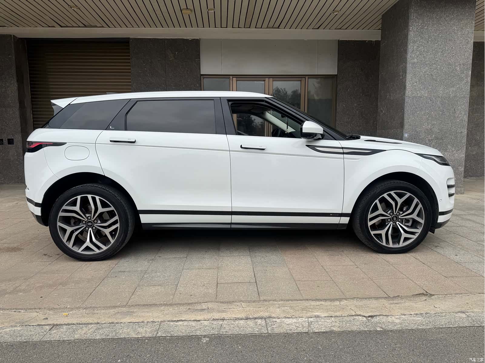 Land Rover Range Rover, 2023 все фото