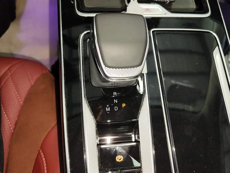 Hongqi HS5