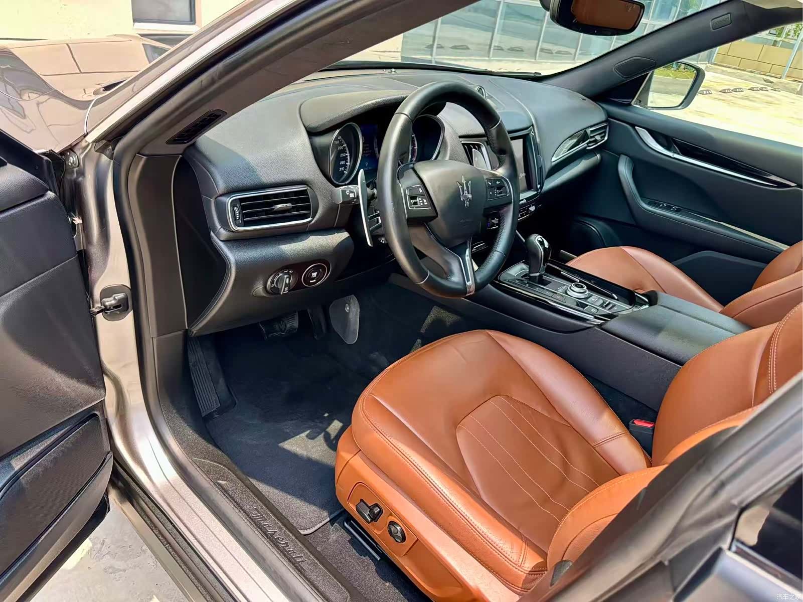 Maserati Levante, 2016 все фото