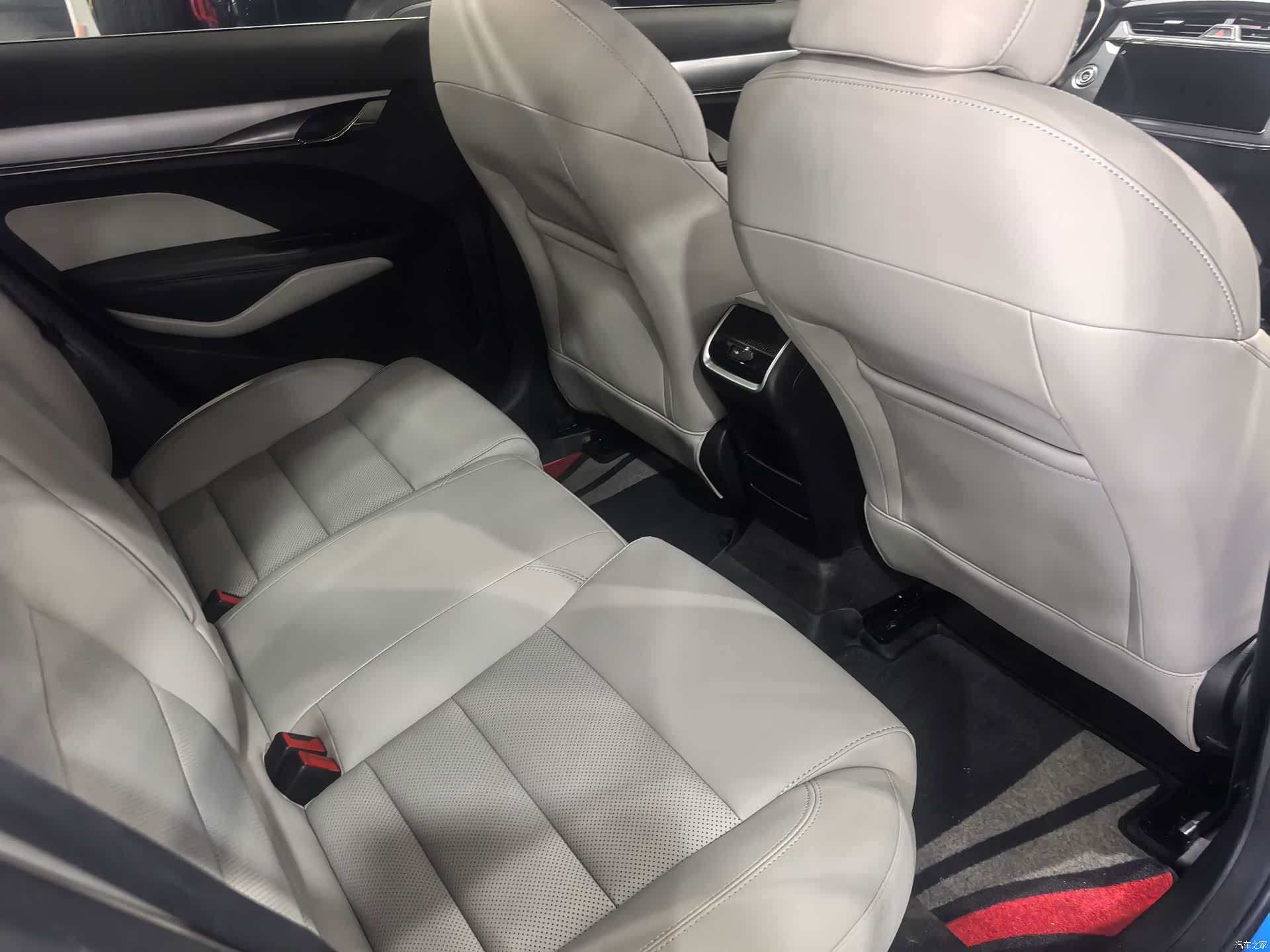 Geely Binray, 2019 14