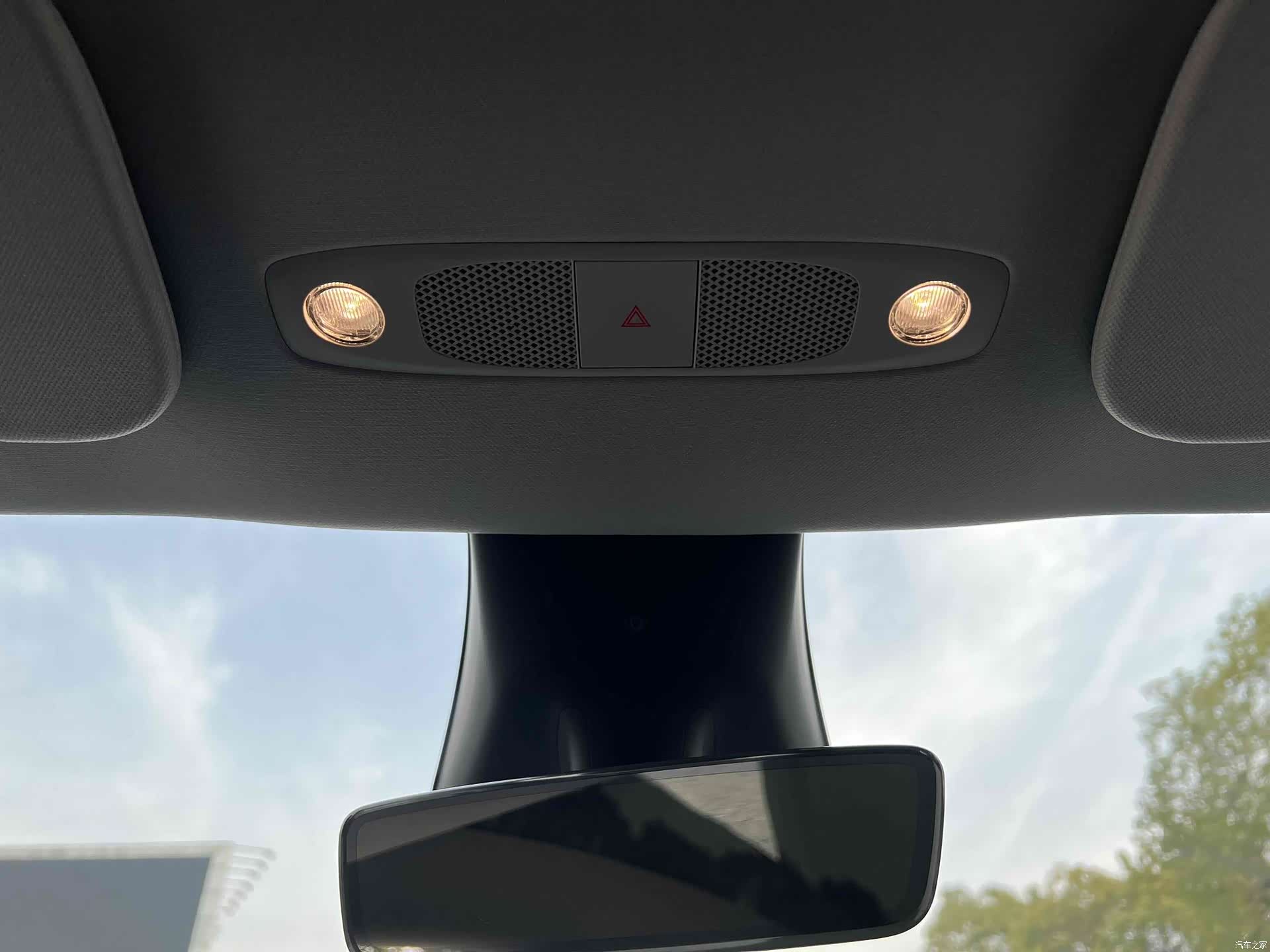 Tesla Model Y, 2024 14