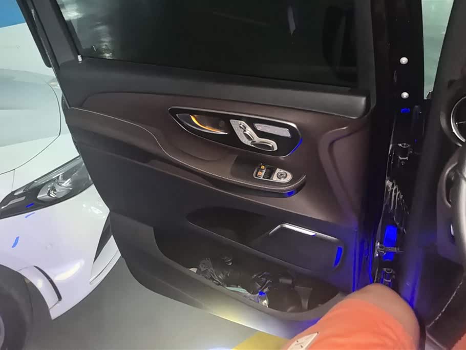Mercedes-Benz V-class