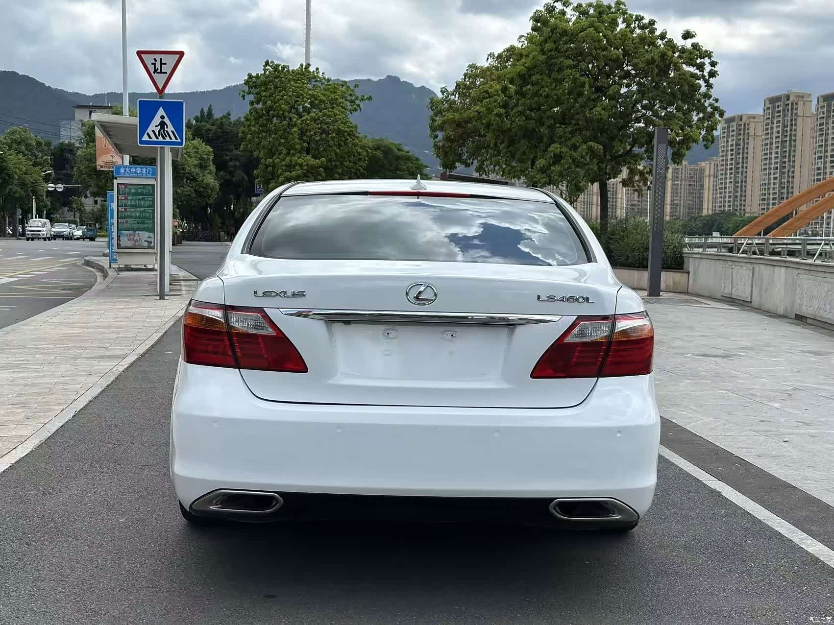 Lexus LS, 2010 4