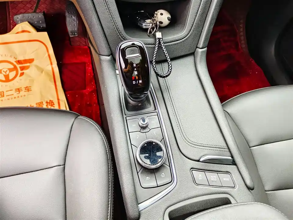 Cadillac XT6