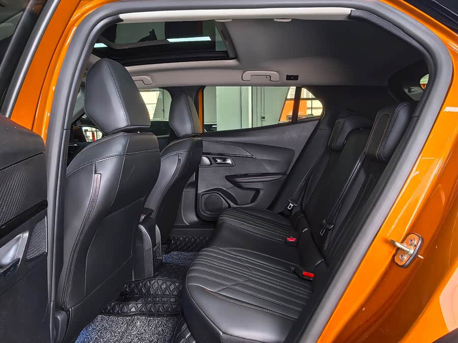 Peugeot 2008 2023, фото 9