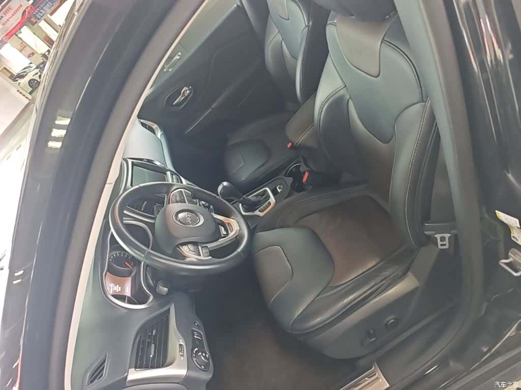 Jeep Cherokee, 2015 15