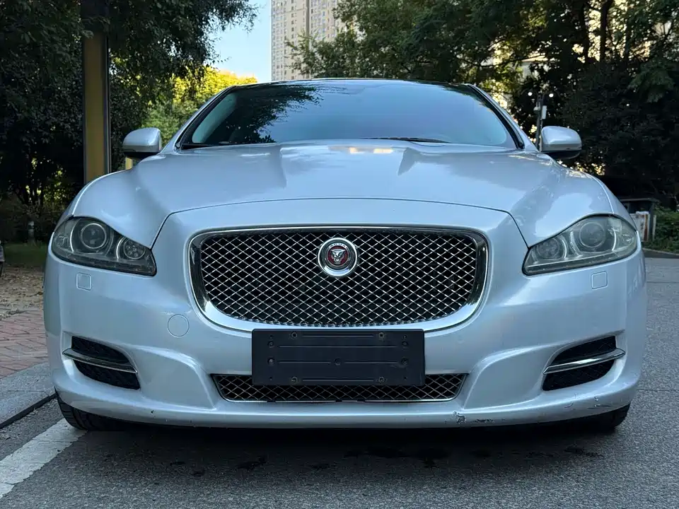 Jaguar XJ Jaguar XJ