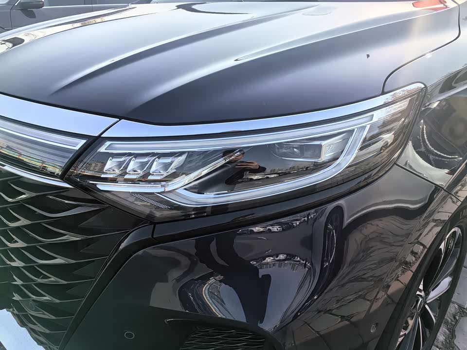 Roewe iMAX8