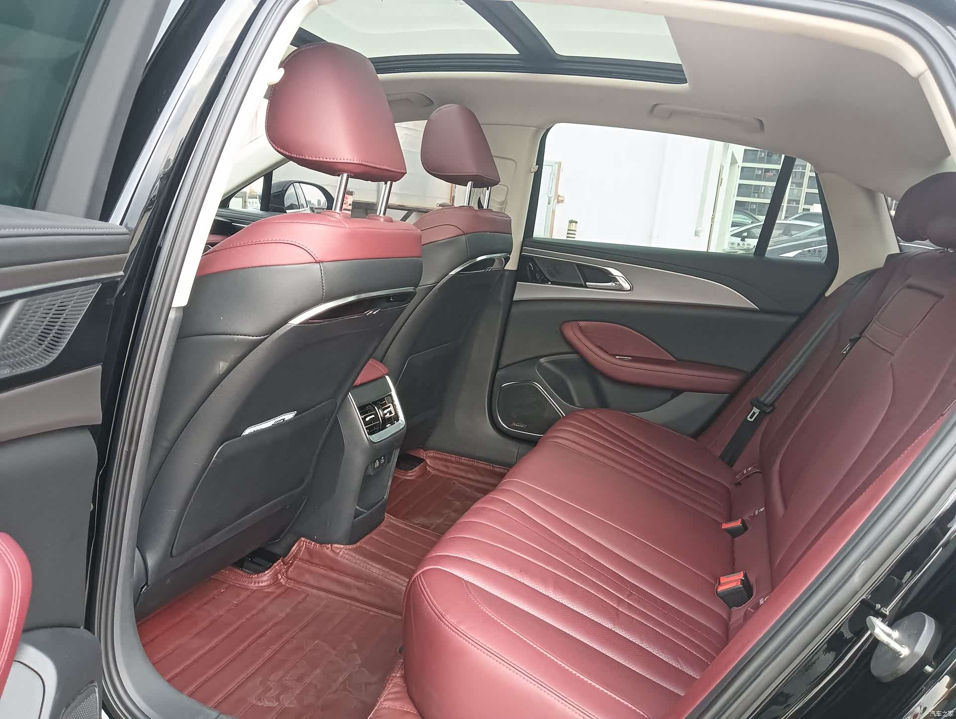 Hongqi H5, 2023 11
