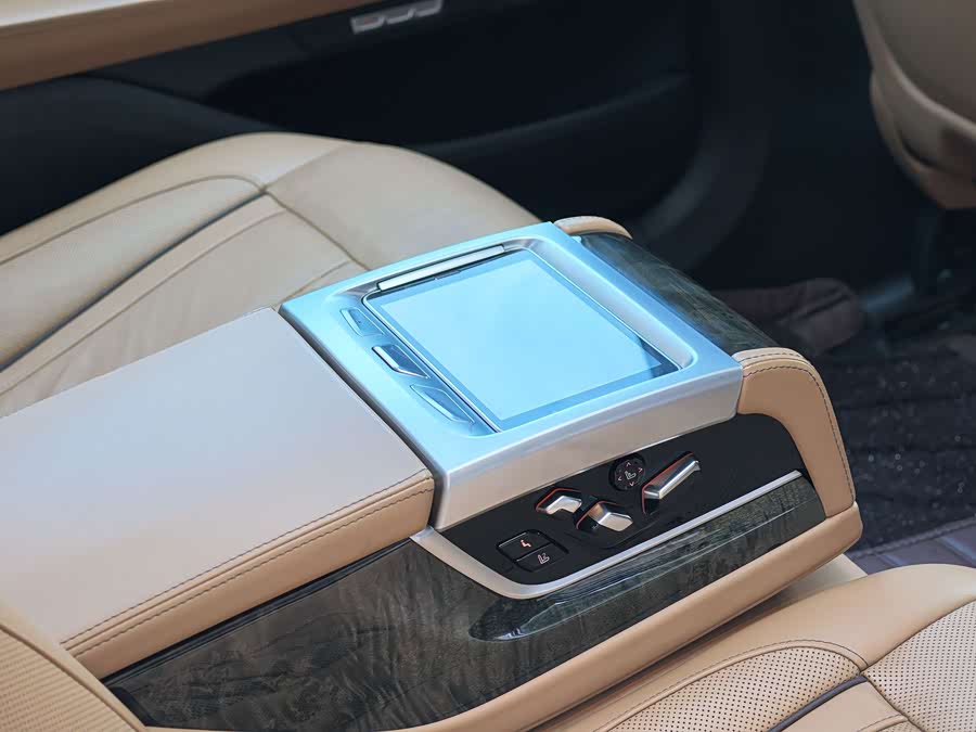 BMW 7-Series 2018, фото 5