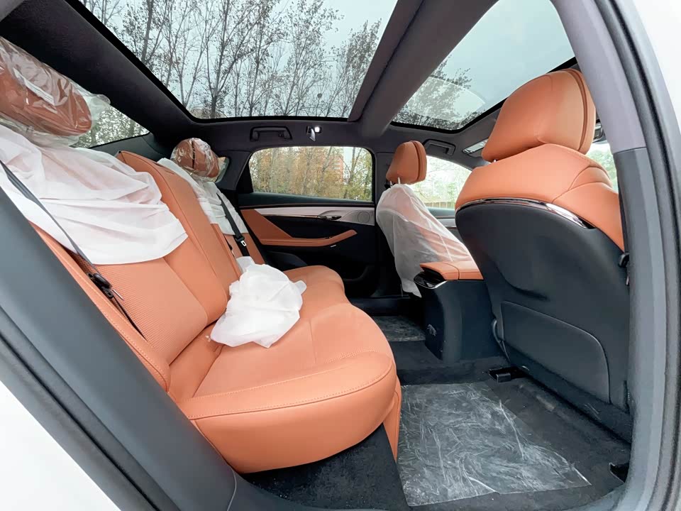 VOYAH Lantu chasing light