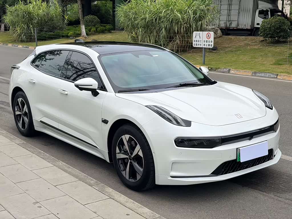 Zeekr 001
