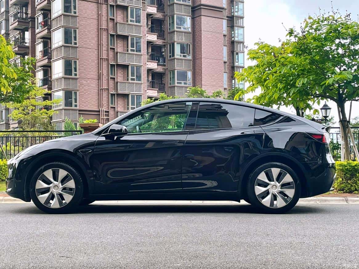 Tesla Model Y, 2023 7