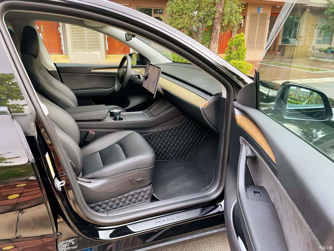 Tesla Model Y, 2023 20