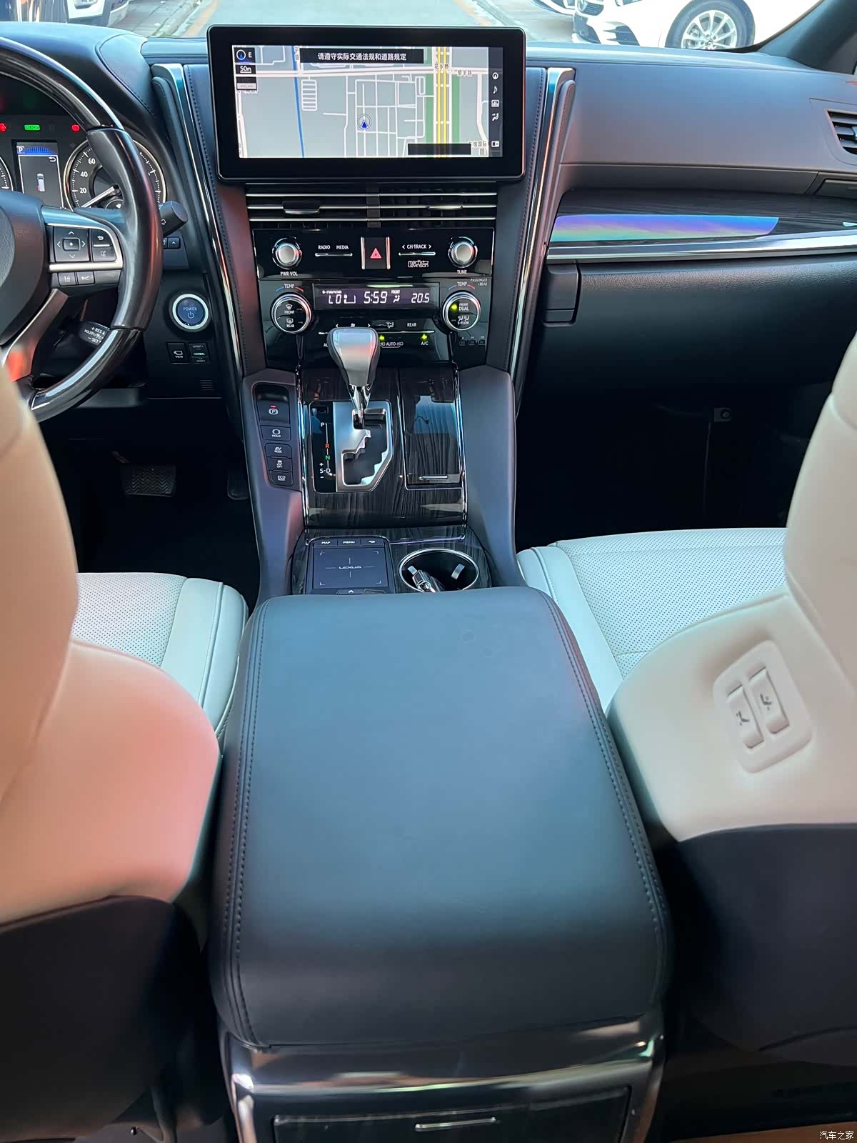 Lexus LM, 2021 10