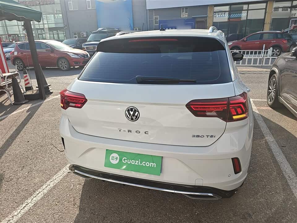 Volkswagen T-ROC exploring Songs