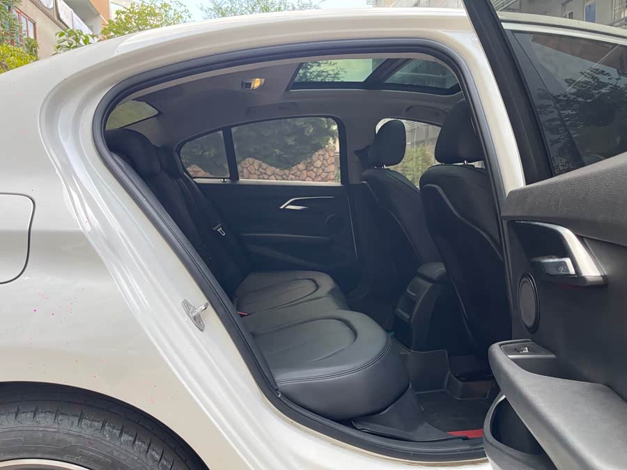 BMW 1 Series 2018, фото 15
