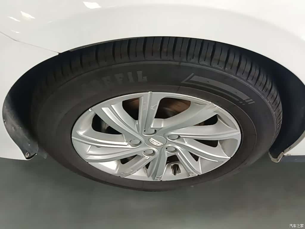 Geely Binray, 2020 23