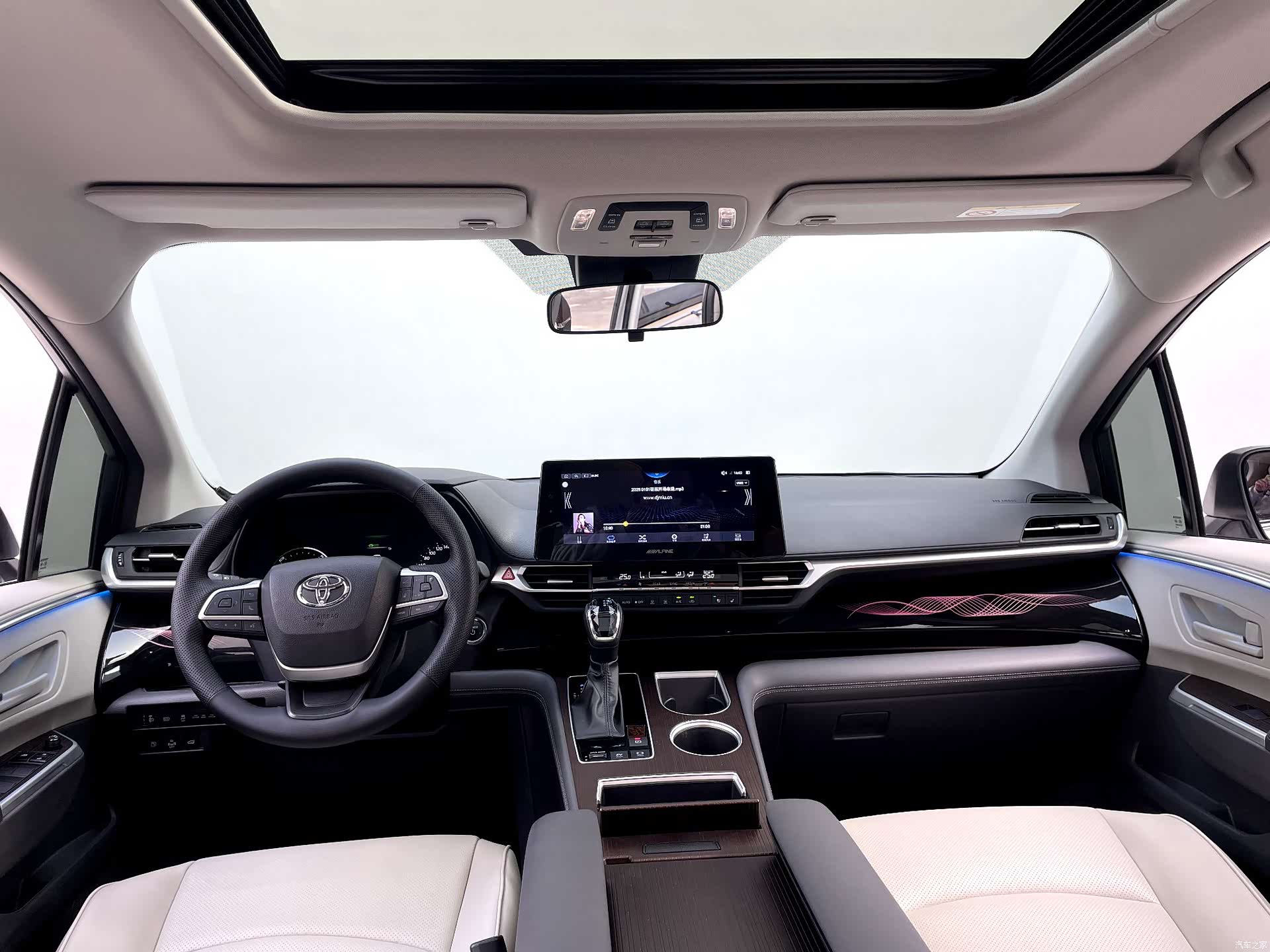 Toyota Granvia, 2025 9